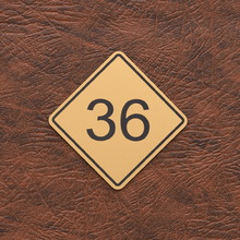 Табличка с номером квартиры на дверь